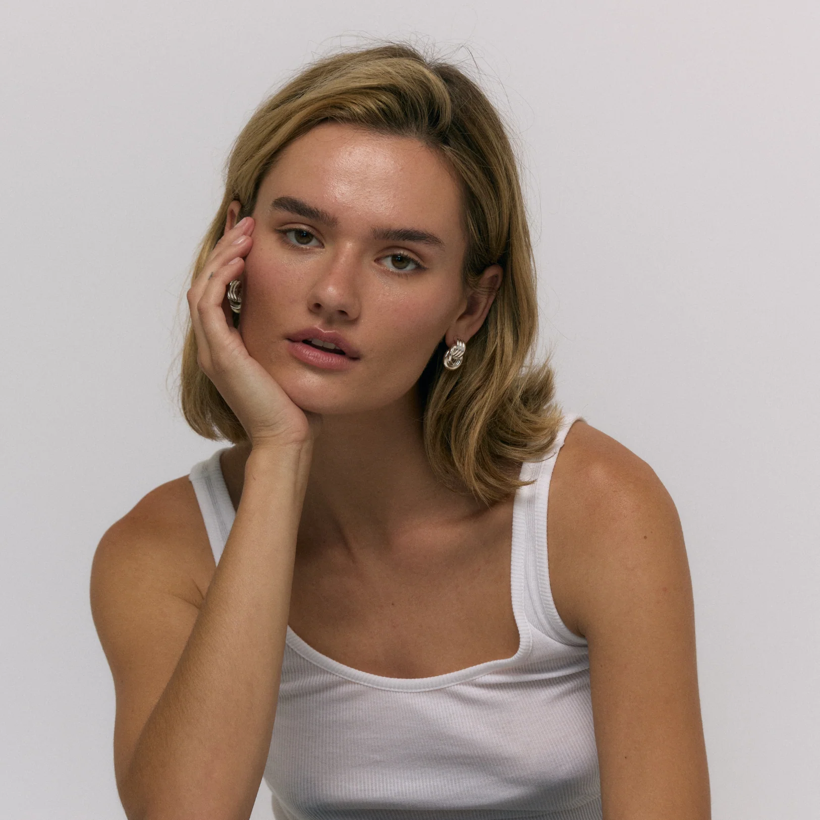 BABY KNOT EARRINGS - Image 7