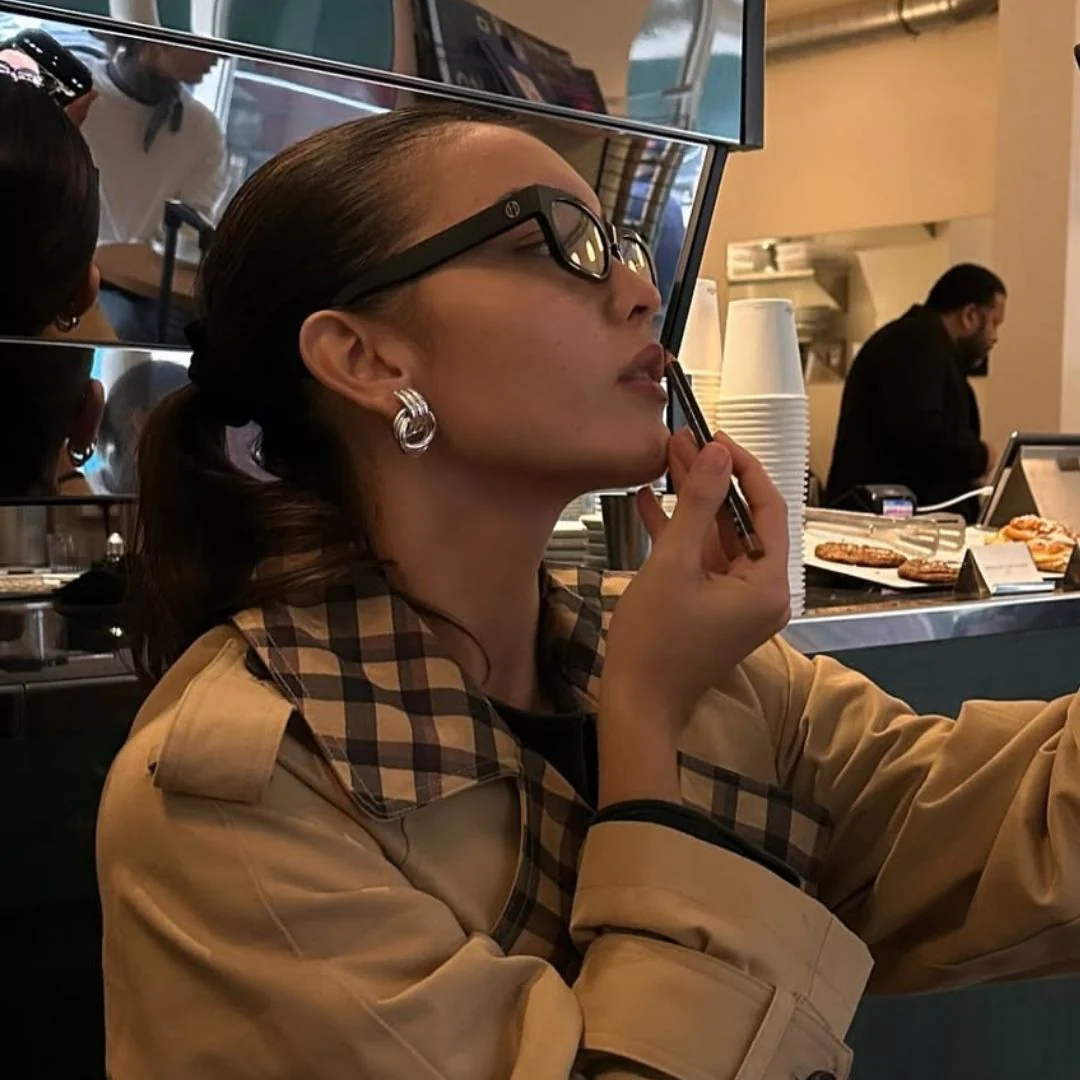 MINI KNOT EARRINGS - Image 17